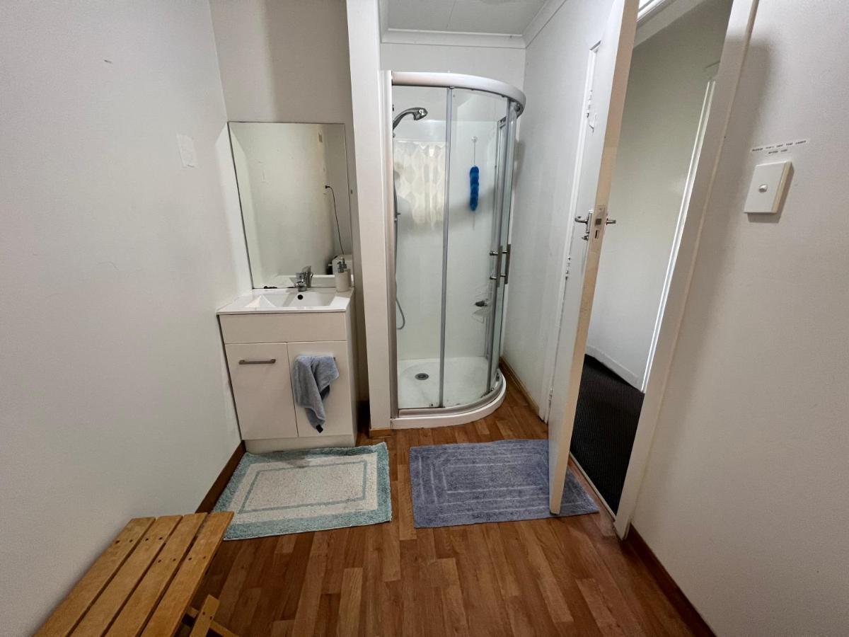 Single Room #1 Or #3 - Homestay Family Home - No Breakfast Hamilton Eksteriør billede